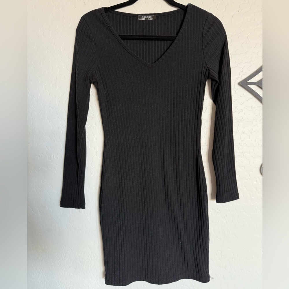 5/$25 - Black Ribbed Long Sleeve Dress - Small